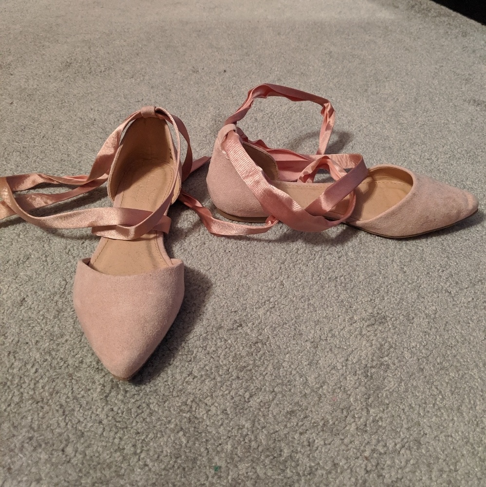 Never worn Charlotte Russe ballet pink flats: sz 6